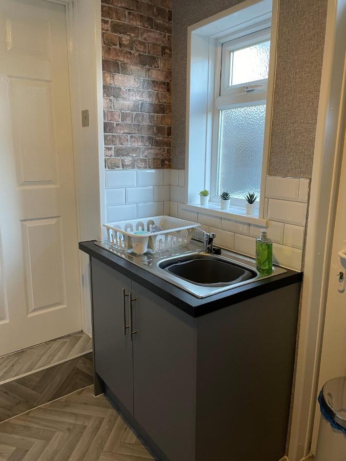 Howe - Newly Refurbished 2 Bedroom Flat Free Parking Гейтсхед Экстерьер фото